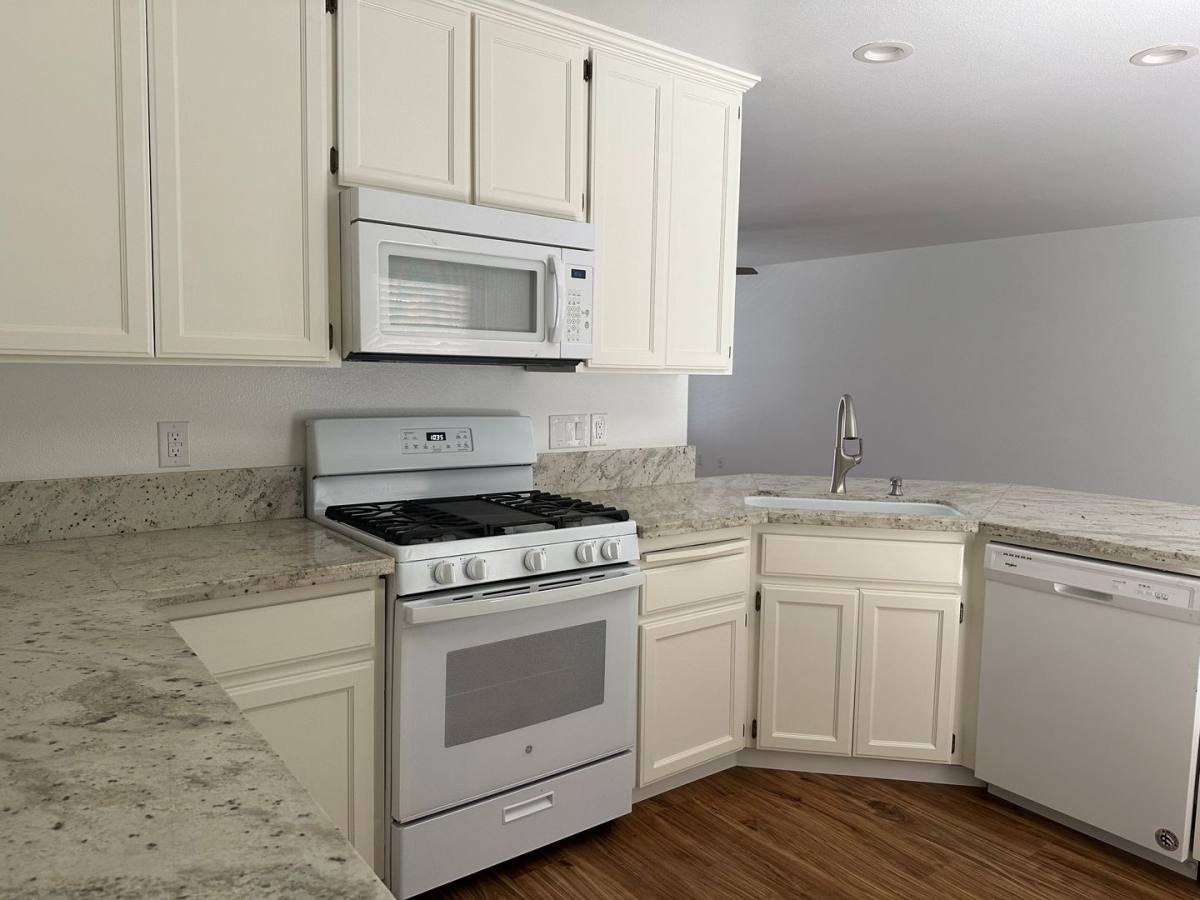 Apartment for rent at 2601-2607 W Oriole, Visalia, CA 93291