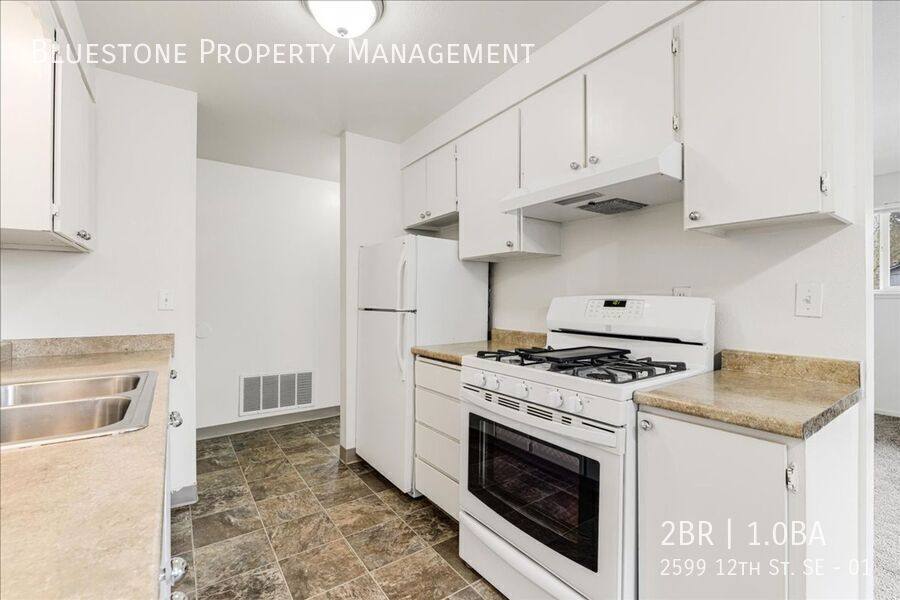 Apartment for rent at 2599 12th St SE #1, Salem, OR 97302