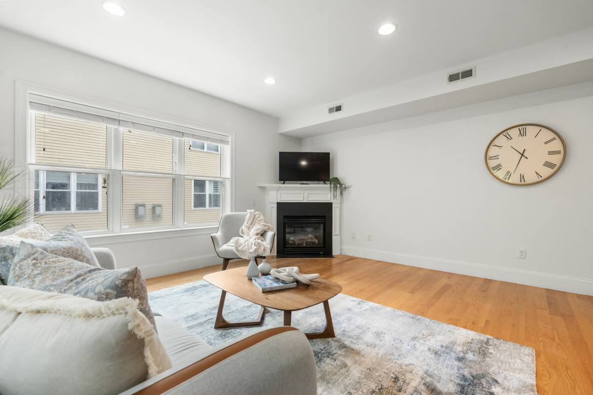 Apartment for rent at 865 Lagrange St #5, West Roxbury, MA 02132