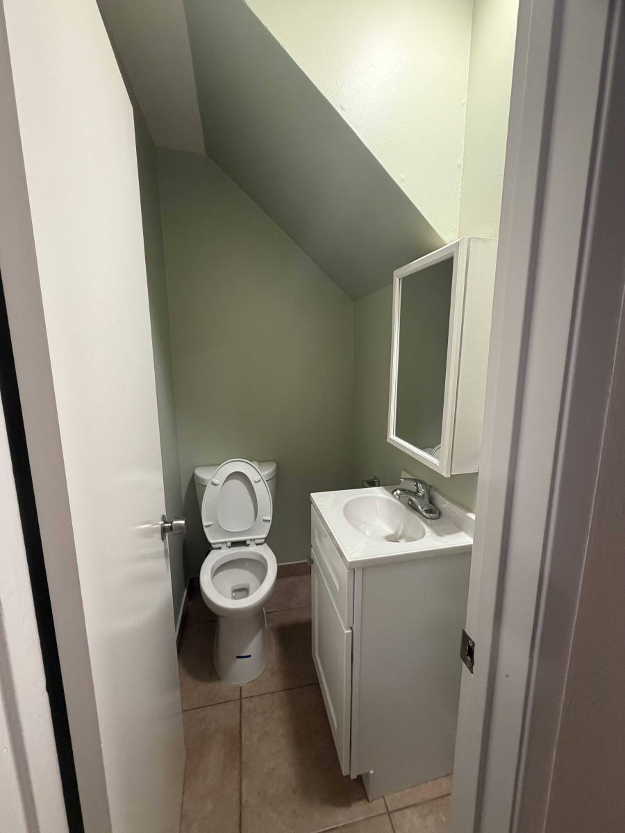 Townhouse for rent at 2124 90th Ave #5, Oakland, CA 94603