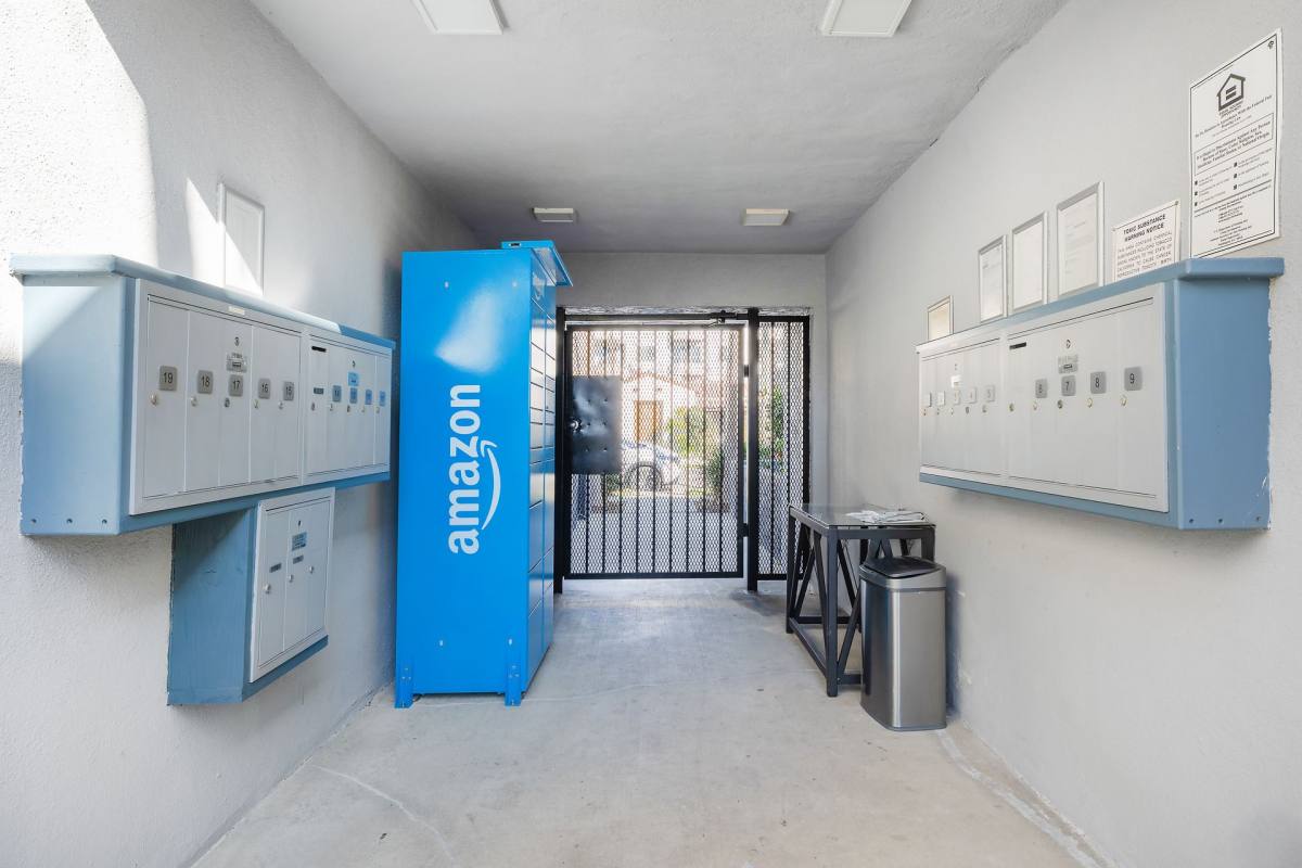 Apartment for rent at 3537 Clarington Ave, Los Angeles, CA 90034