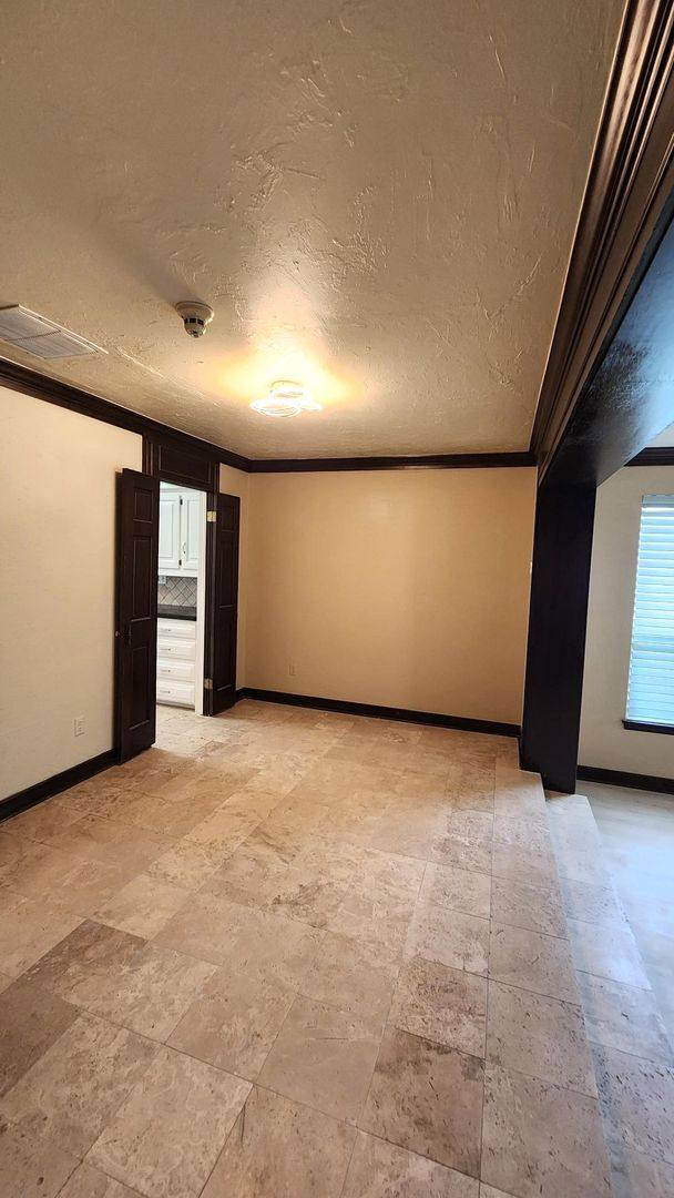 Townhouse for rent at 7900 Lakehurst Dr, Oklahoma City, OK 73120