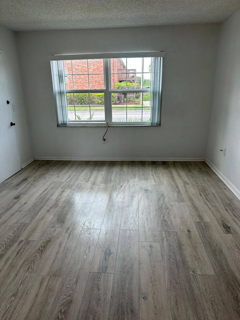 Apartment for rent at 1920 E Edgewood Dr, Lakeland, FL 33803