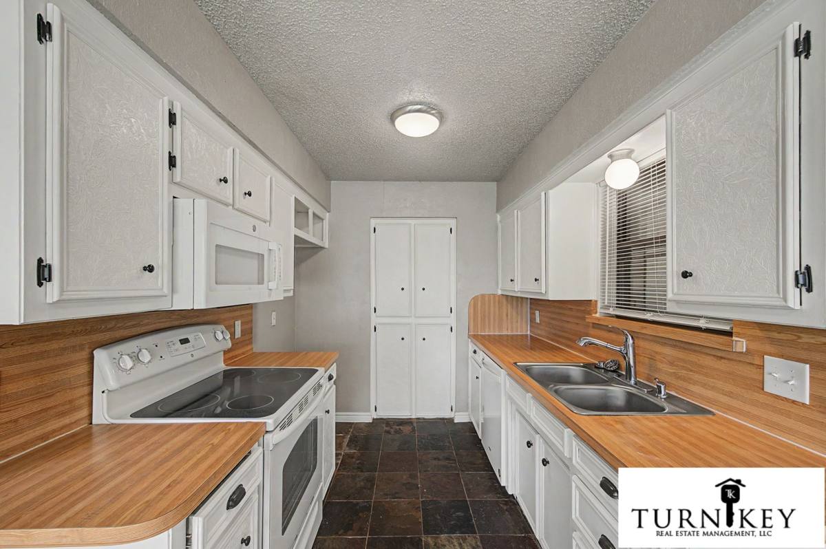 House for rent at 913 Springhill Dr, Burleson, TX 76028