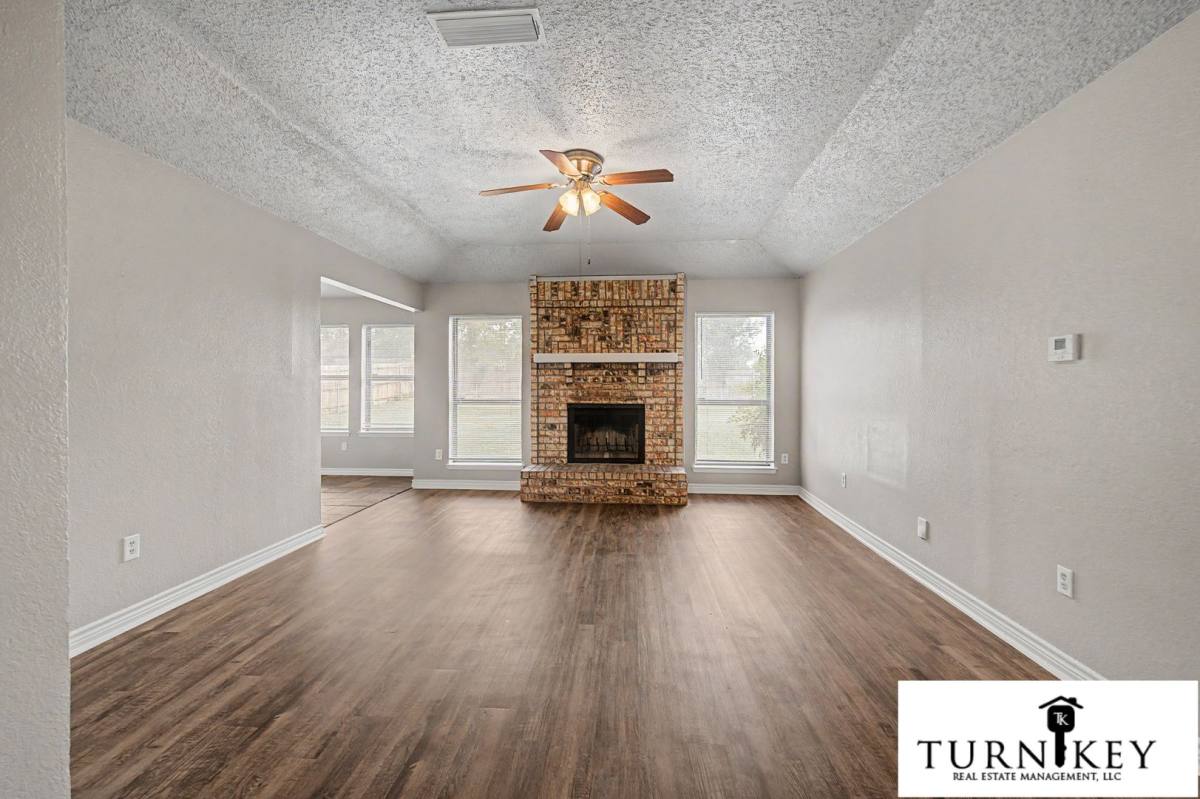 House for rent at 913 Springhill Dr, Burleson, TX 76028
