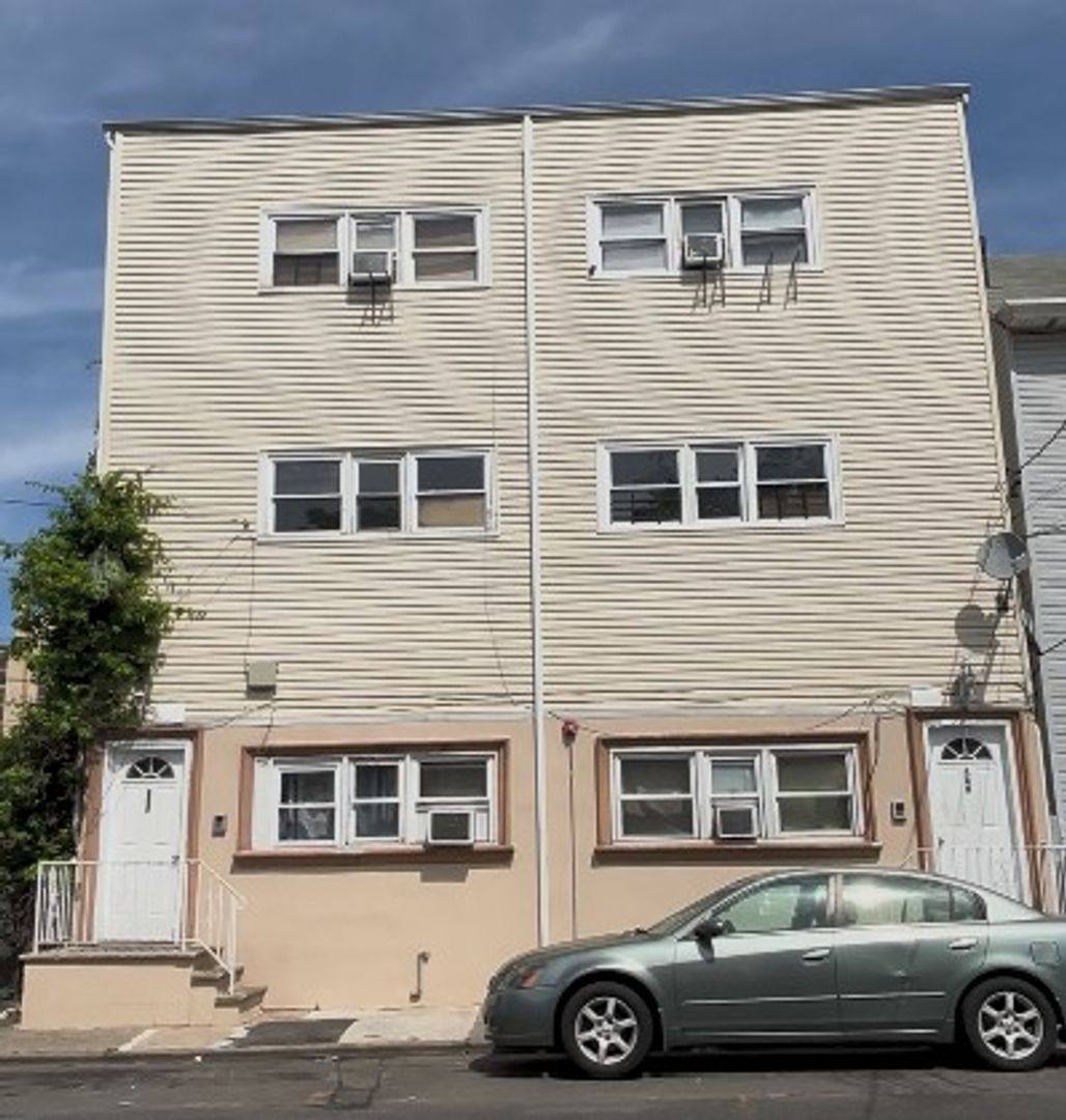 Apartment for rent at 549 Summer Ave, Paterson, NJ 07501