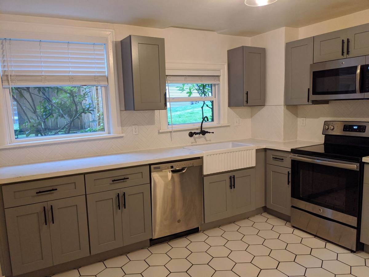 Apartment for rent at 1627 10th Ave W, Seattle, WA 98119