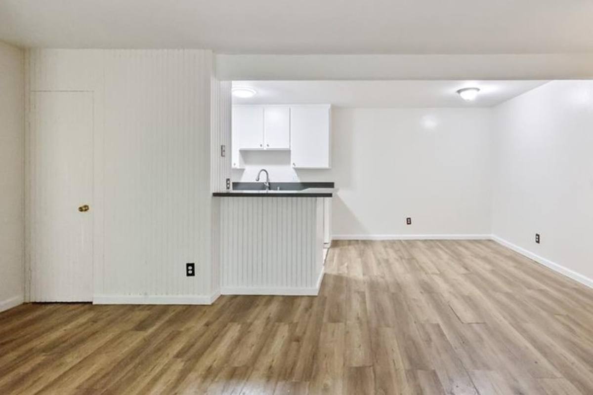 Apartment for rent at 1001 W Macarthur Blvd, Santa Ana, CA 92707