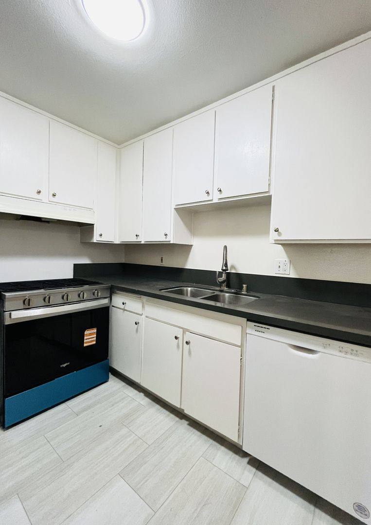 Apartment for rent at 1001 W Macarthur Blvd, Santa Ana, CA 92707