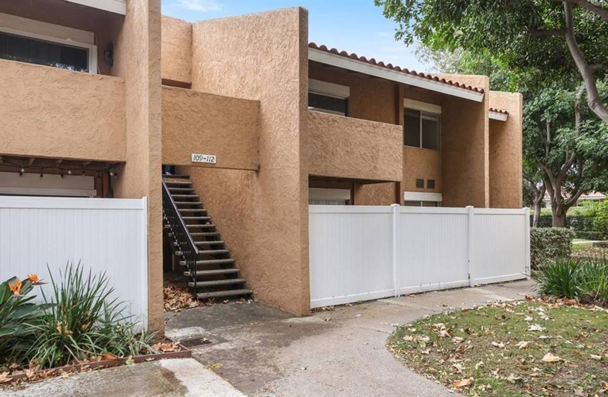 Apartment for rent at 1001 W Macarthur Blvd, Santa Ana, CA 92707