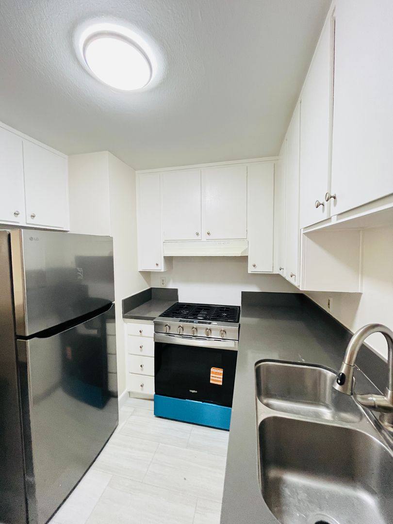 Apartment for rent at 1001 W Macarthur Blvd, Santa Ana, CA 92707