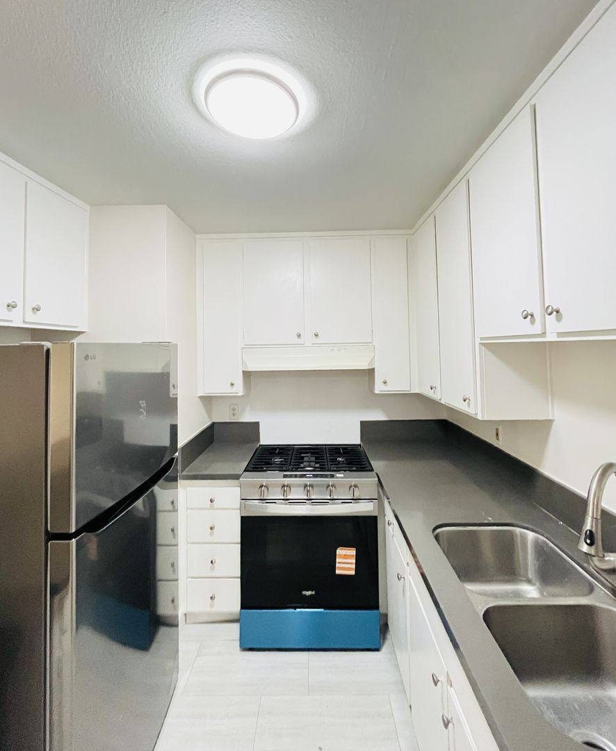 Apartment for rent at 1001 W Macarthur Blvd, Santa Ana, CA 92707