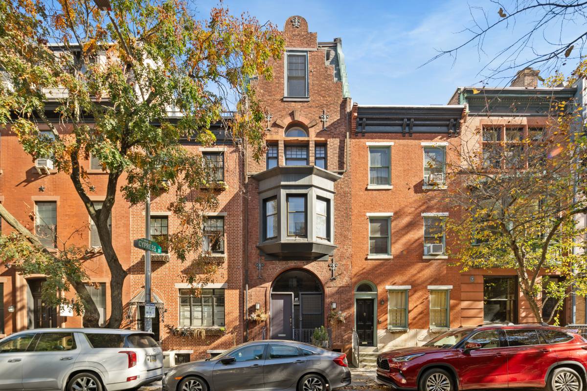 Townhouse for rent at 317 S 18th St, Philadelphia, PA 19103