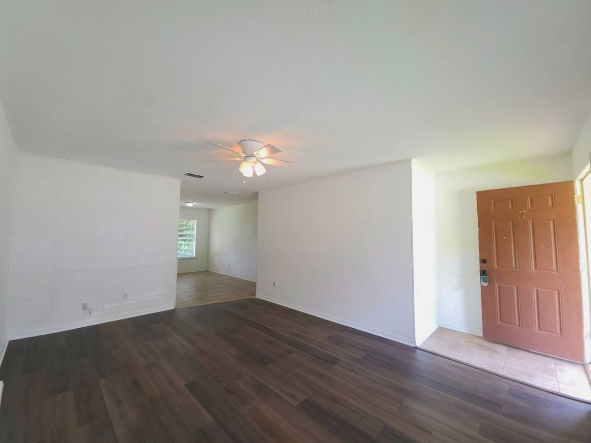 Apartment for rent at 501 E Reagan St, Palestine, TX 75801