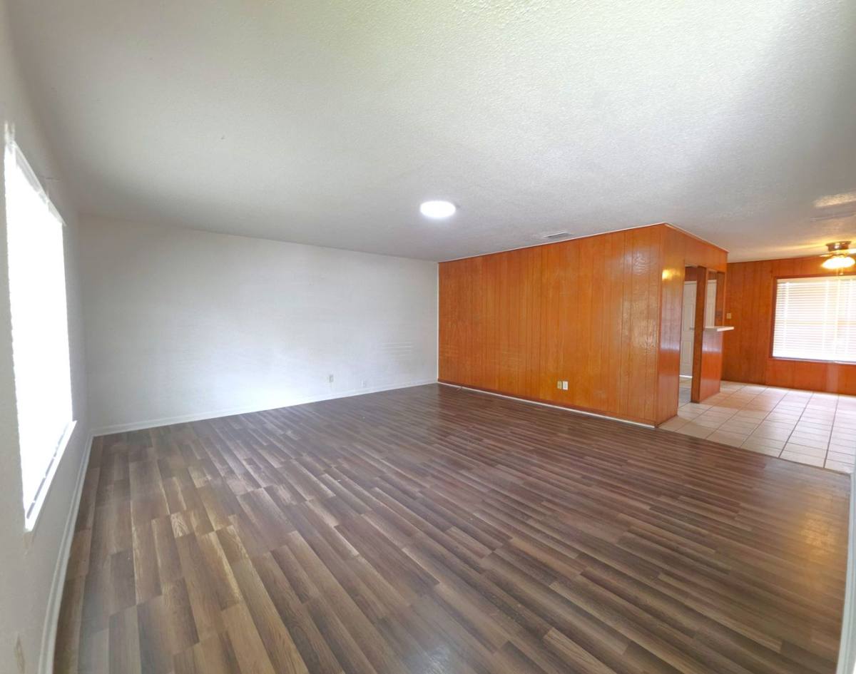 Apartment for rent at 501 E Reagan St, Palestine, TX 75801