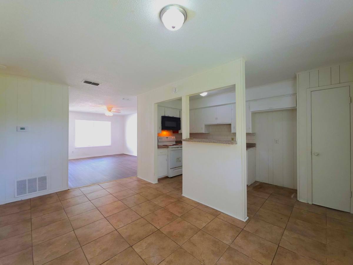 Apartment for rent at 501 E Reagan St, Palestine, TX 75801
