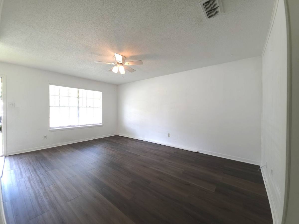 Apartment for rent at 501 E Reagan St, Palestine, TX 75801