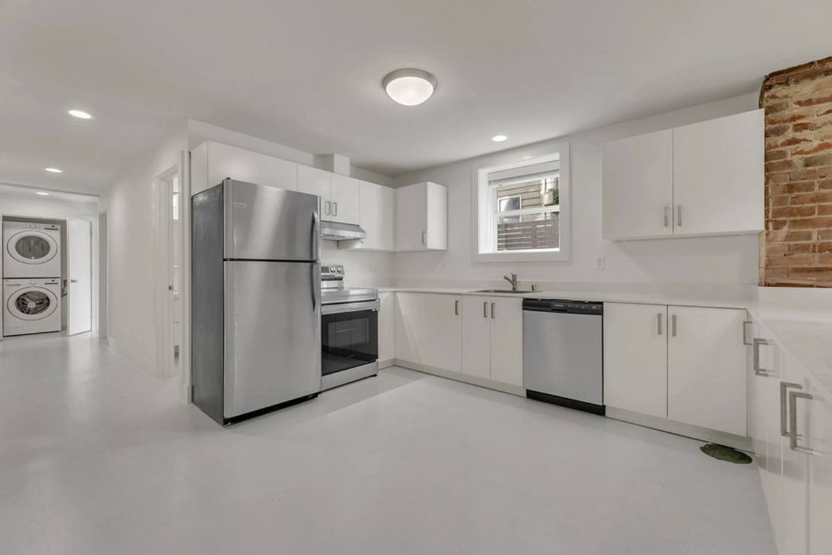 Townhouse for rent at 1511 E Alder St, Seattle, WA 98122