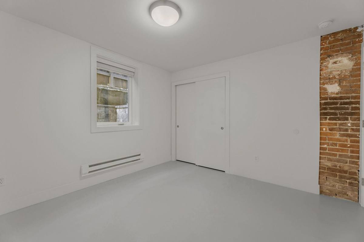 Townhouse for rent at 1511 E Alder St, Seattle, WA 98122