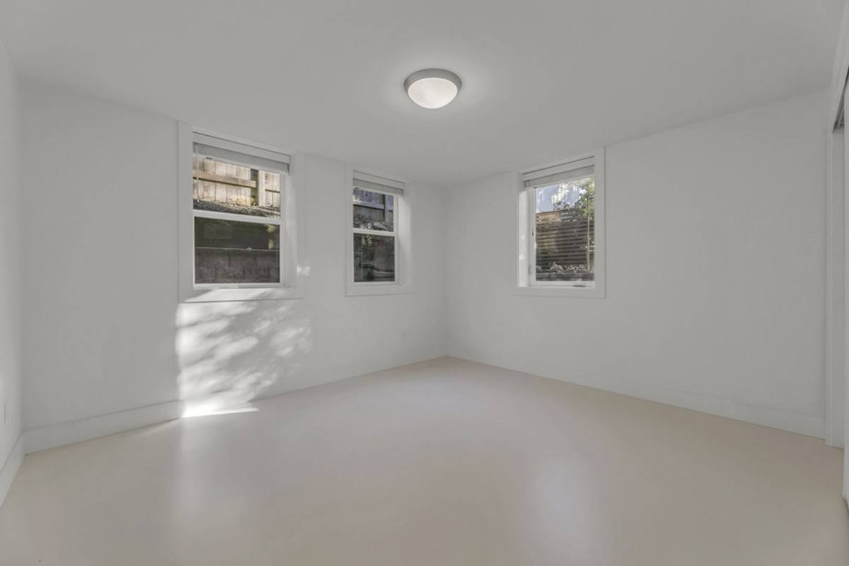Townhouse for rent at 1511 E Alder St, Seattle, WA 98122