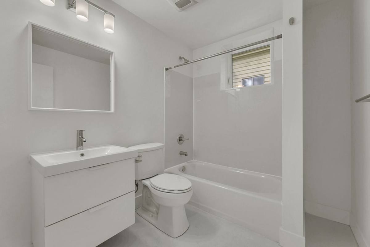 Townhouse for rent at 1511 E Alder St, Seattle, WA 98122