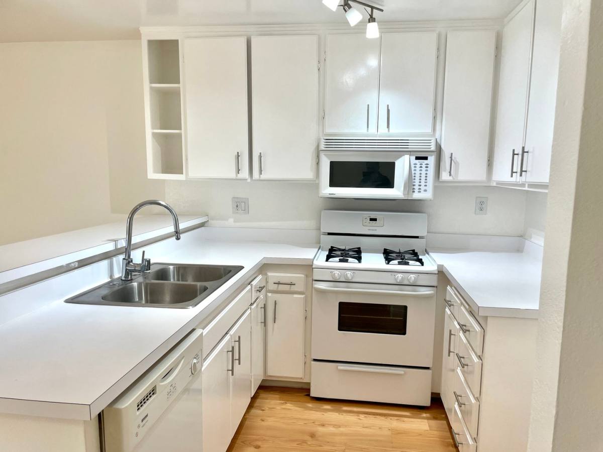 Apartment for rent at 18530 Hatteras St, Tarzana, CA 91356