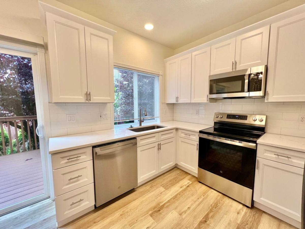Townhouse for rent at 16775 NE Halsey St, Portland, OR 97230