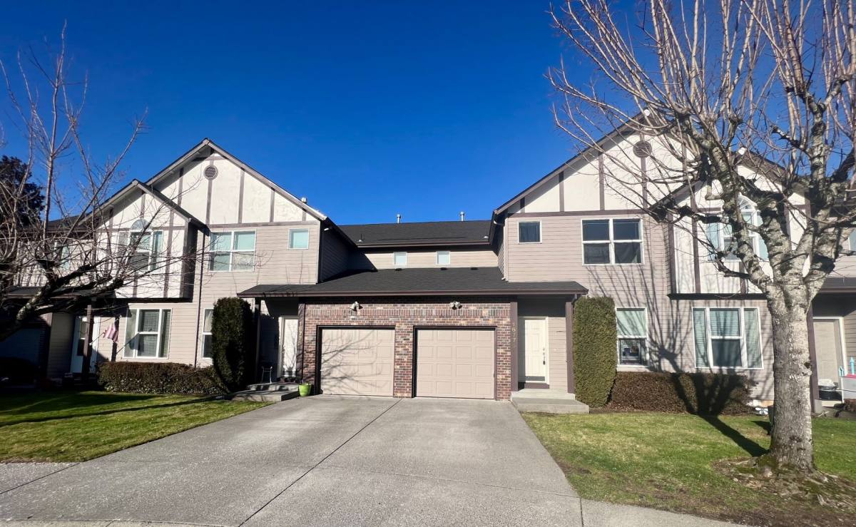 Townhouse for rent at 16775 NE Halsey St, Portland, OR 97230