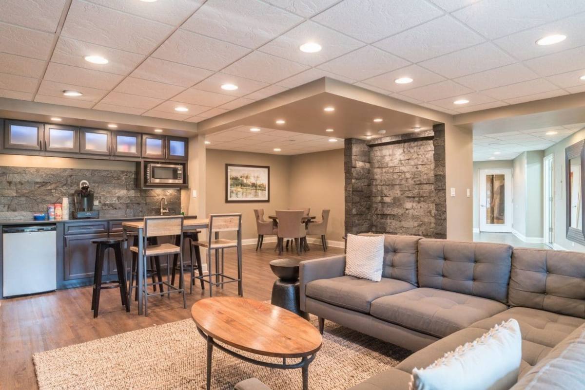 Apartment for rent at 260 E Butterfield Rd, Elmhurst, IL 60126