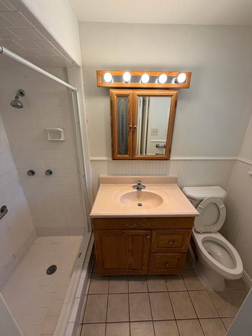 House for rent at 1621 Finley Rd, Irving, TX 75062