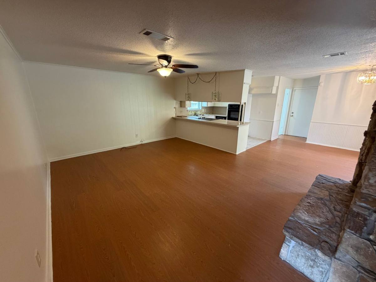 House for rent at 1621 Finley Rd, Irving, TX 75062