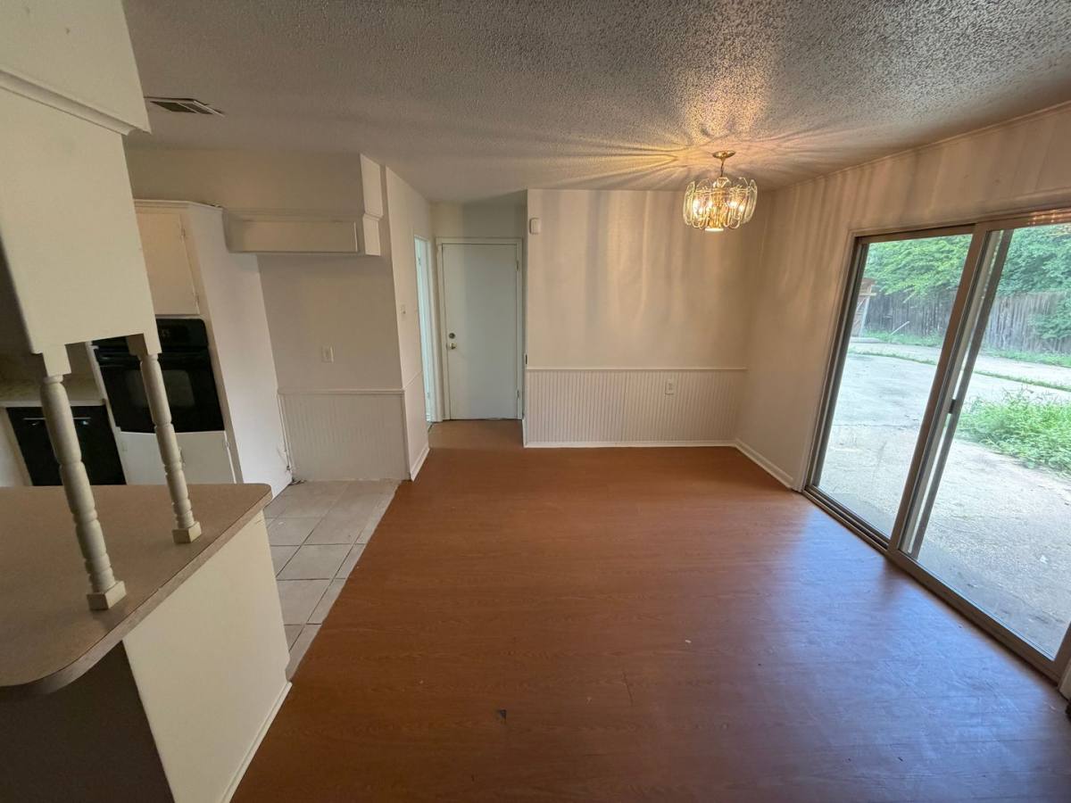 House for rent at 1621 Finley Rd, Irving, TX 75062
