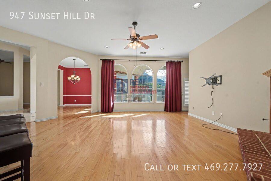 House for rent at 947 Sunset Hill Dr, Rockwall, TX 75087
