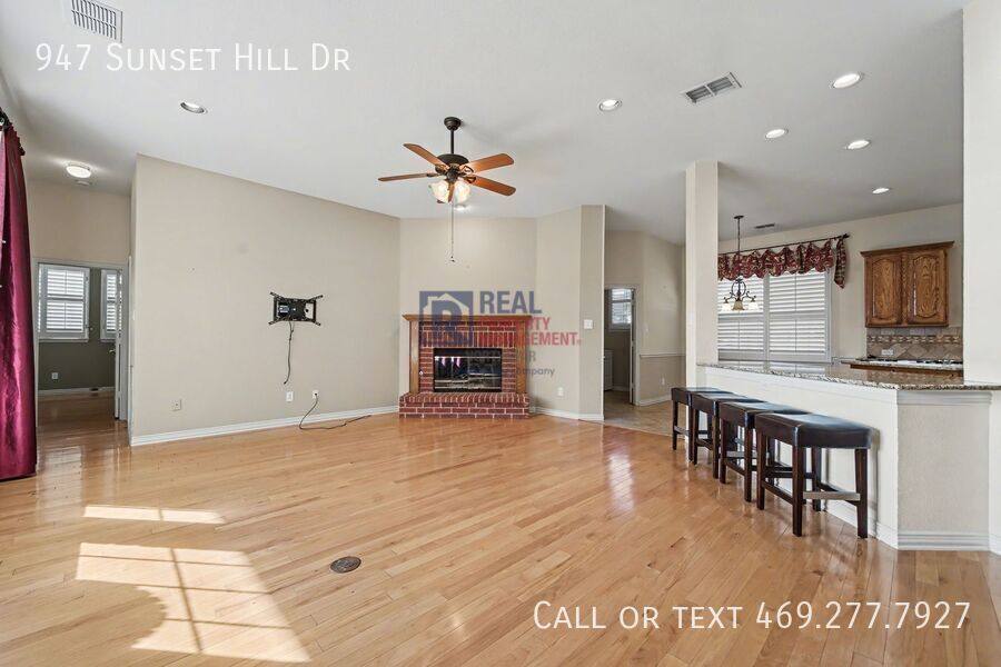 House for rent at 947 Sunset Hill Dr, Rockwall, TX 75087