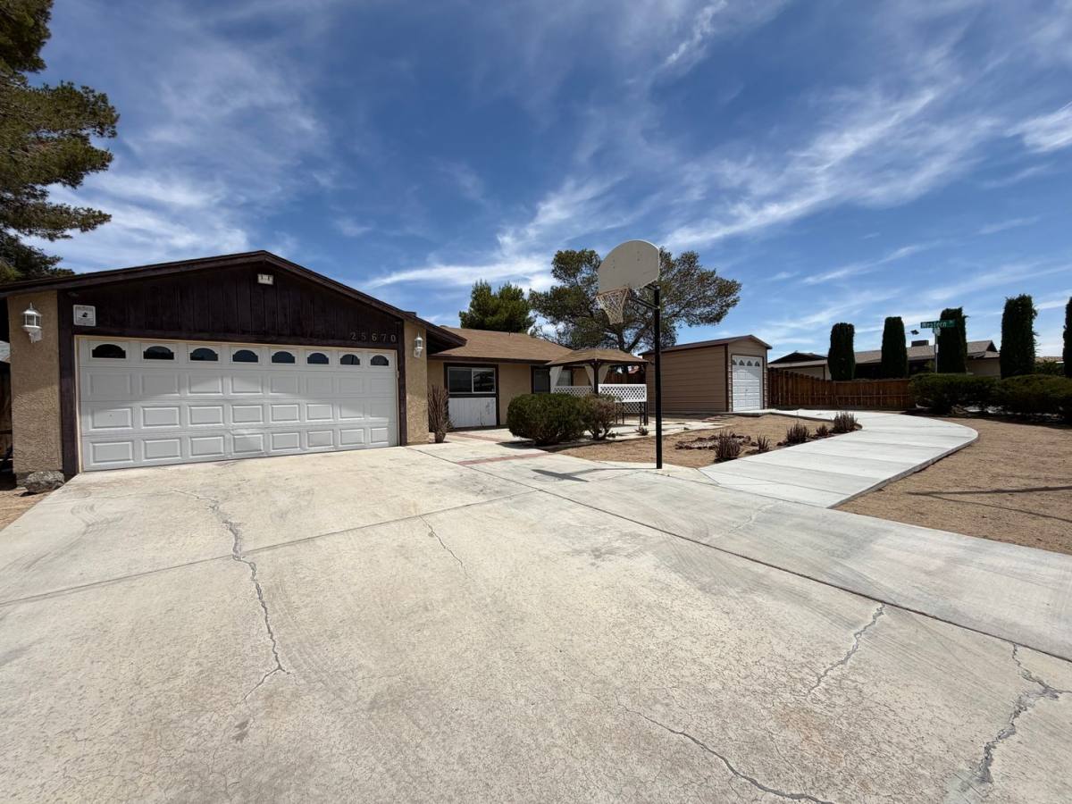 House for rent at 25670 Ash Rd, Barstow, CA 92311