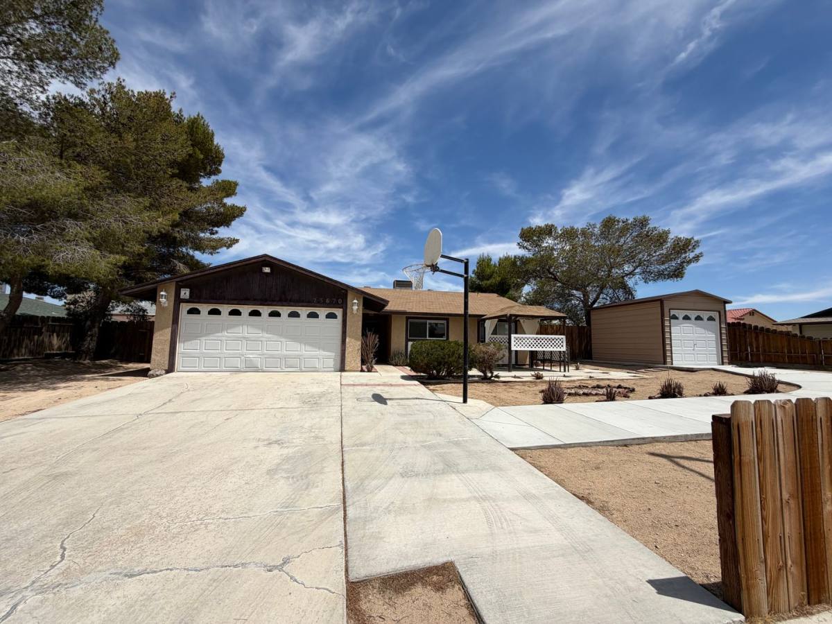 House for rent at 25670 Ash Rd, Barstow, CA 92311