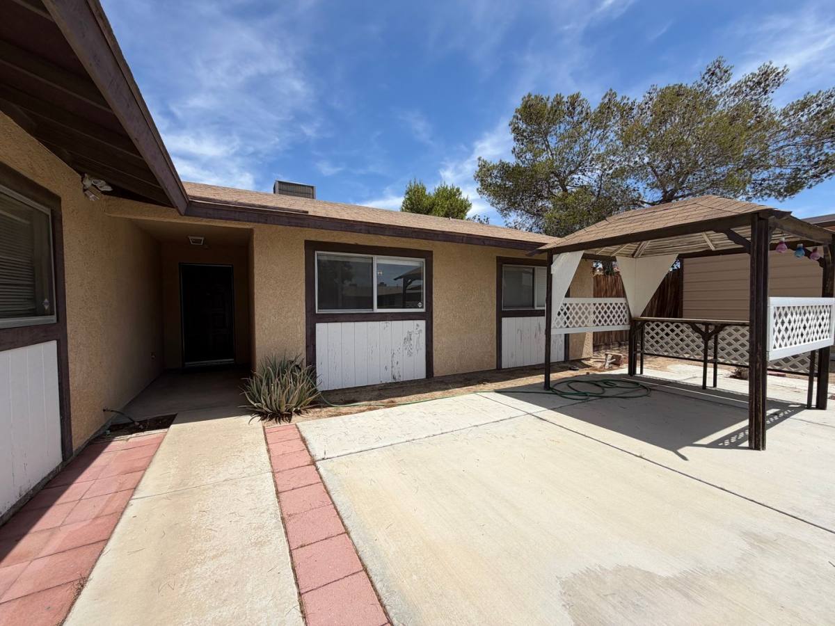 House for rent at 25670 Ash Rd, Barstow, CA 92311