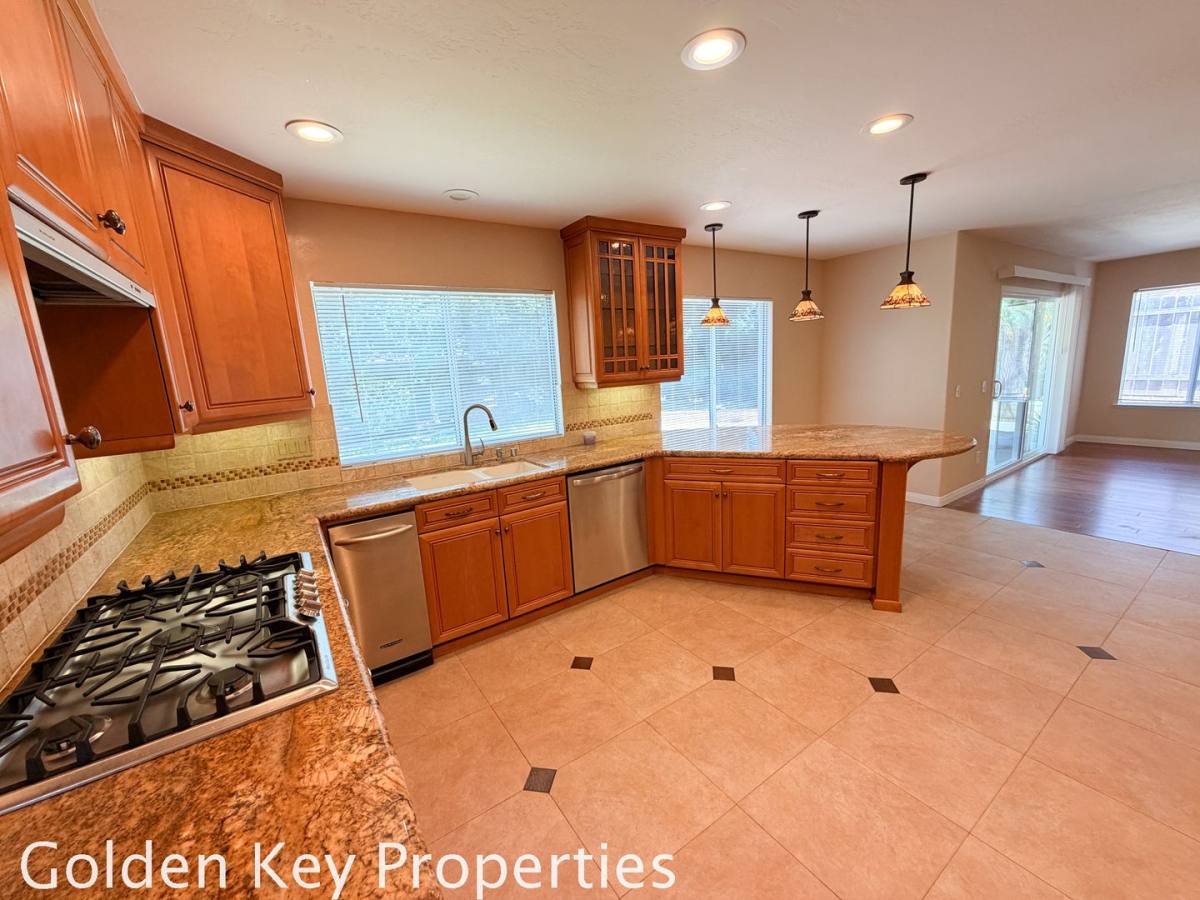 House for rent at 533 Edgewater Ave, Oceanside, CA 92057