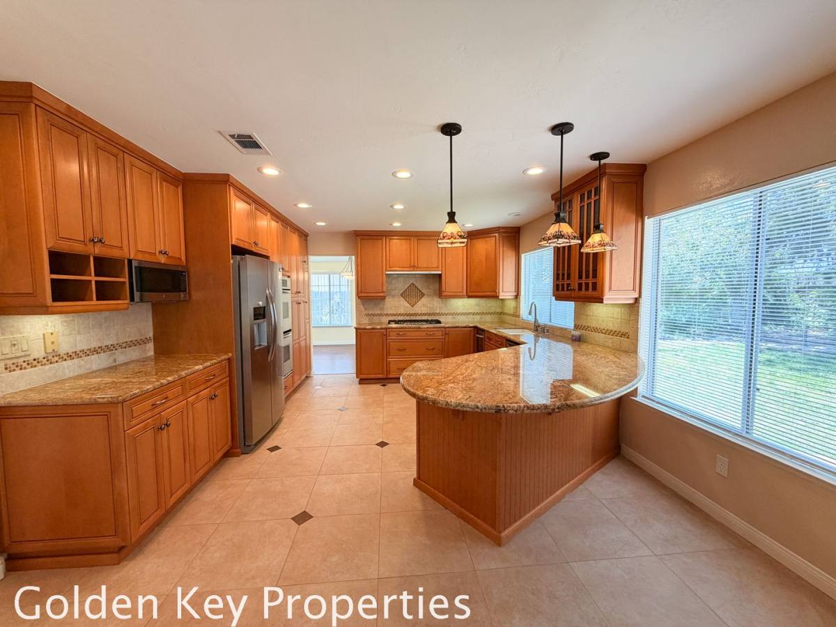 House for rent at 533 Edgewater Ave, Oceanside, CA 92057