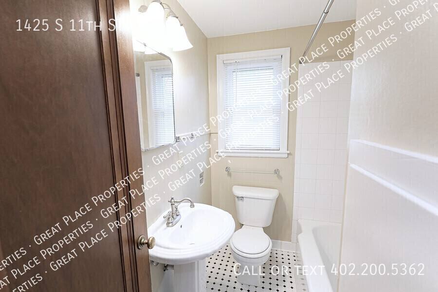 Apartment for rent at 1425 S 11th St #3, Lincoln, NE 68502