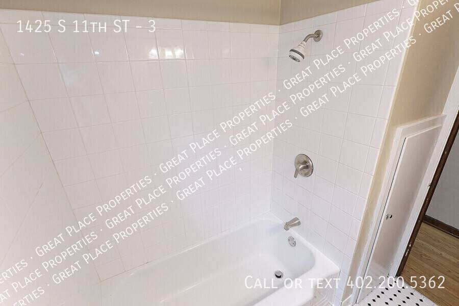 Apartment for rent at 1425 S 11th St #3, Lincoln, NE 68502