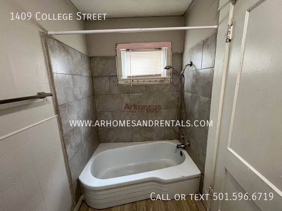 Apartment for rent at 1409 College St, Little Rock, AR 72204