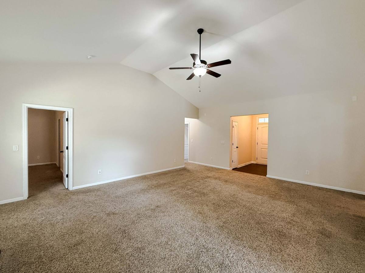 House for rent at 728 Roanake Dr, Raeford, NC 28376