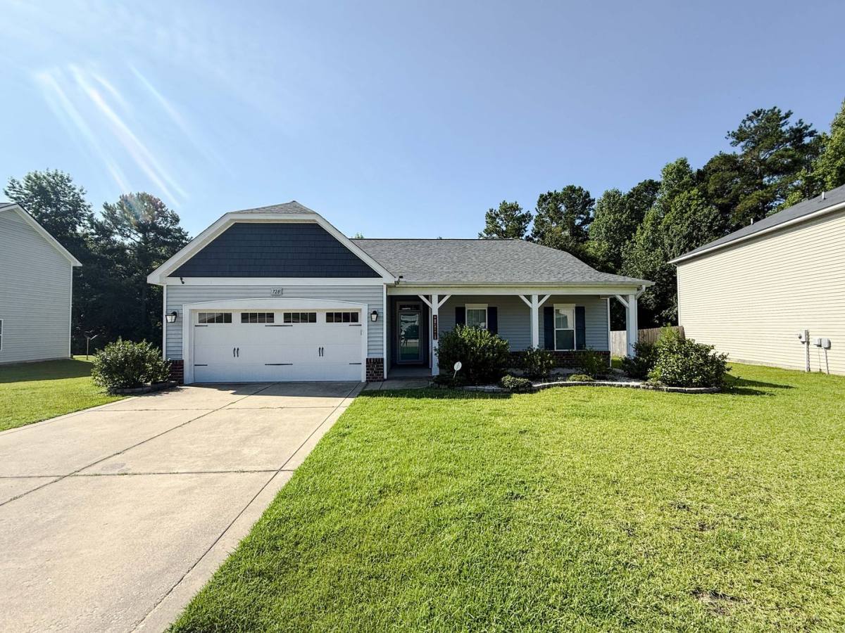 House for rent at 728 Roanake Dr, Raeford, NC 28376