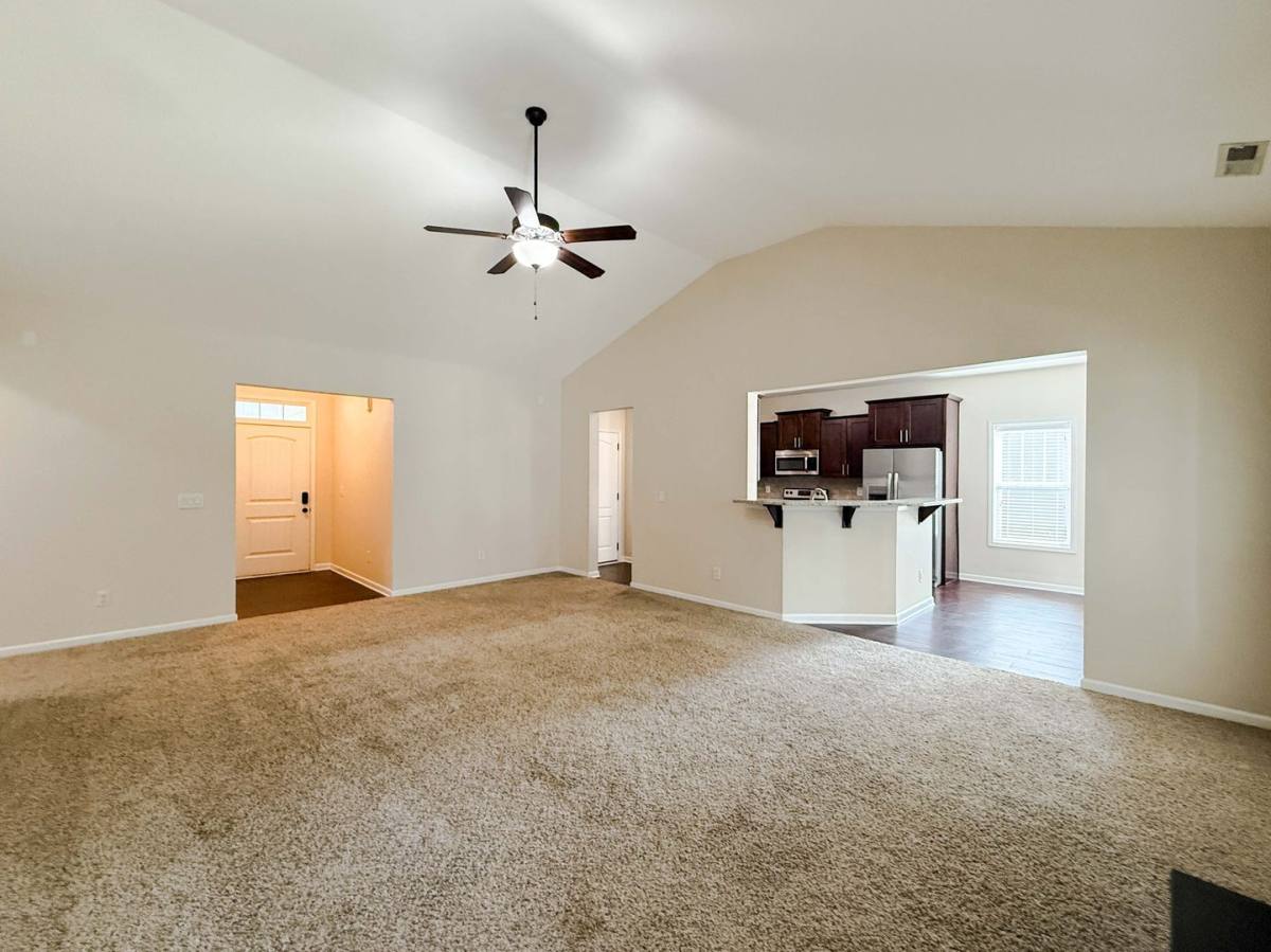 House for rent at 728 Roanake Dr, Raeford, NC 28376