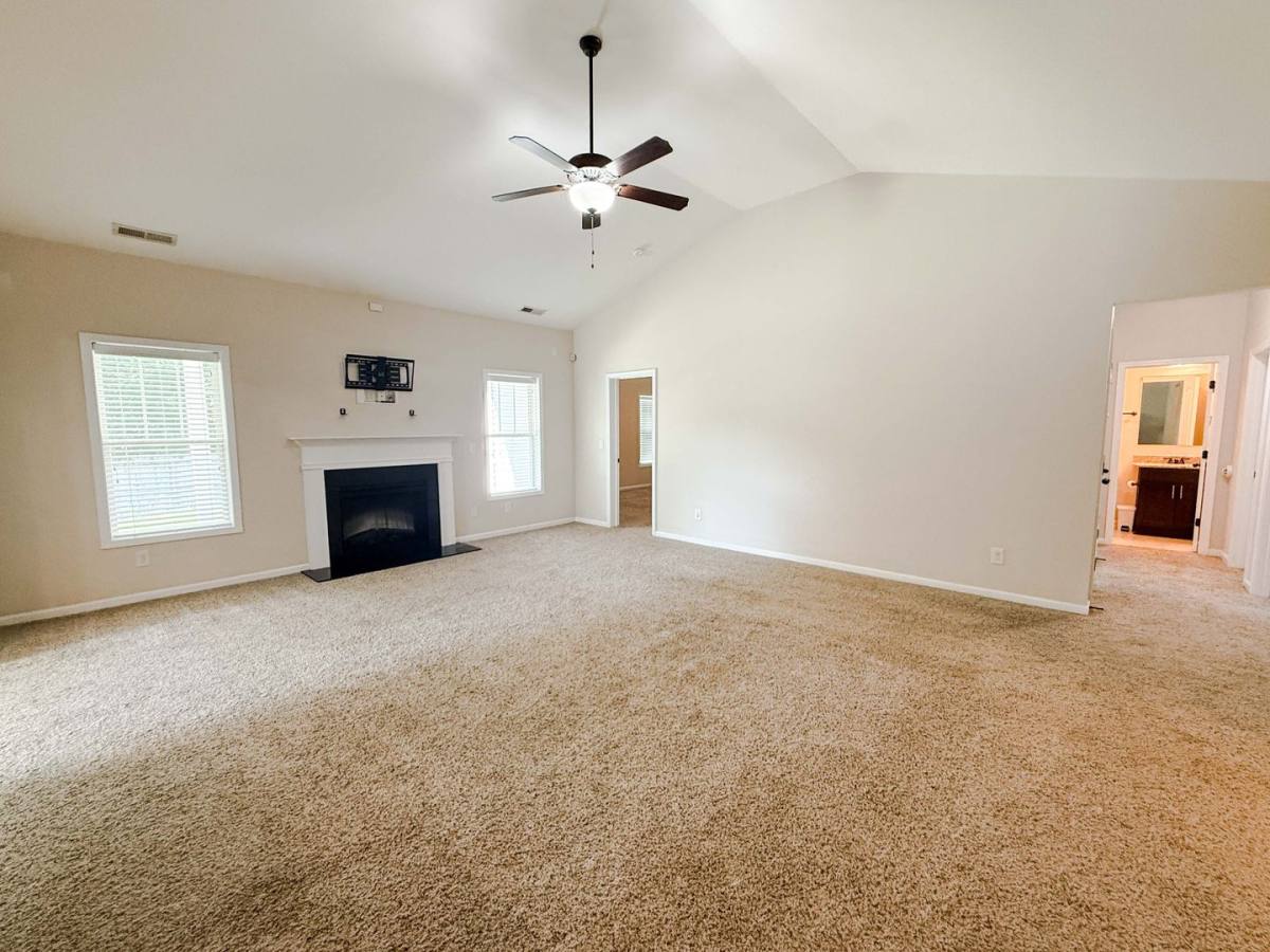 House for rent at 728 Roanake Dr, Raeford, NC 28376