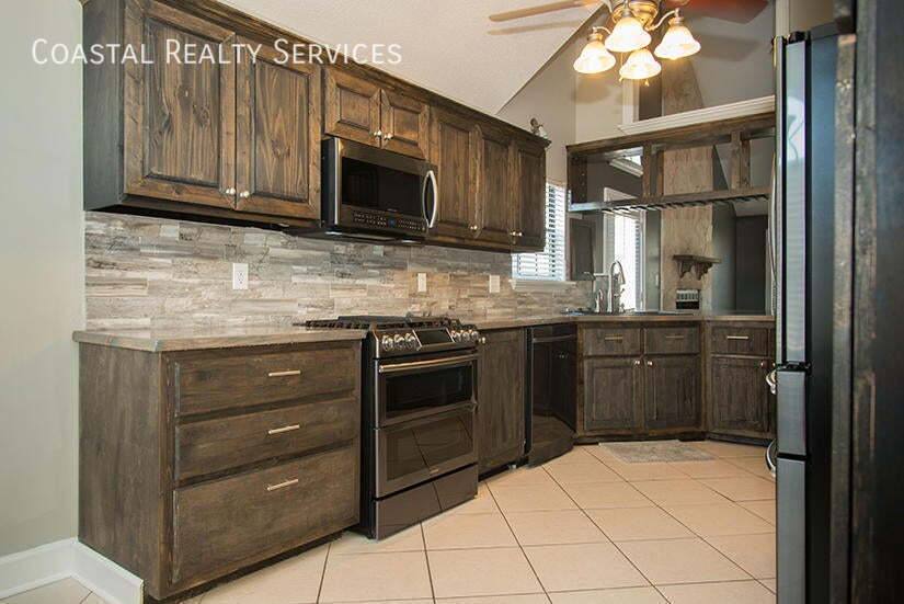 House for rent at 1066 Windmill Dr, Fort Walton Beach, FL 32547