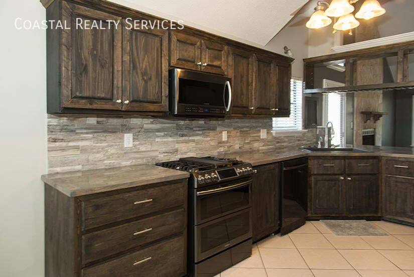 House for rent at 1066 Windmill Dr, Fort Walton Beach, FL 32547
