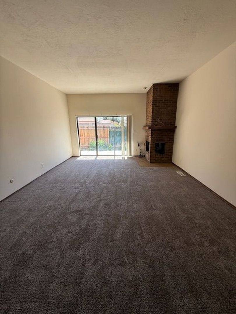 Townhouse for rent at 23 Lakeshore Dr NE, Albuquerque, NM 87112