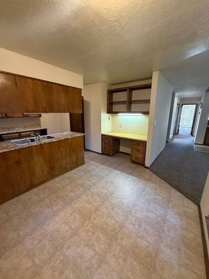 Townhouse for rent at 23 Lakeshore Dr NE, Albuquerque, NM 87112